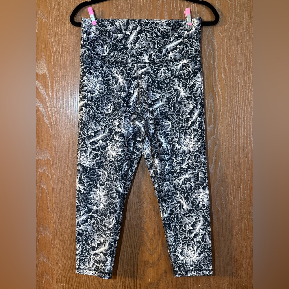 Size Large Balance Collection Black & White Floral Workout Thick Leggings